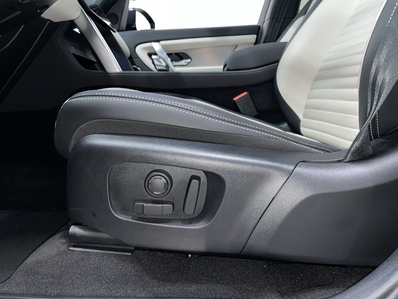 2025 Land Rover Discovery Sport