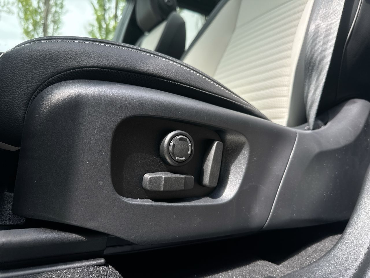 2025 Land Rover Discovery Sport in Vancouver, British Columbia