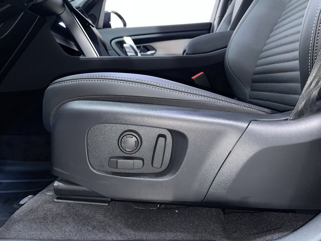 2026 Land Rover Discovery Sport in Vancouver, British Columbia