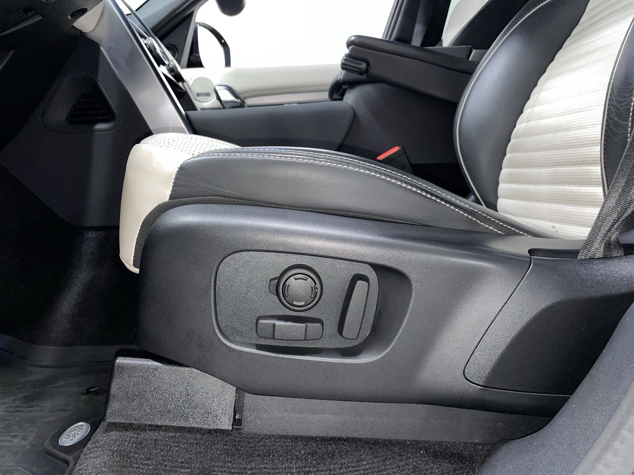 2023 Land Rover Discovery