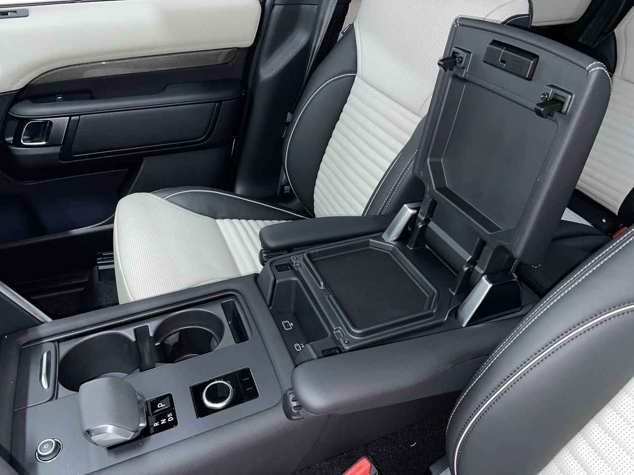 2024 Land Rover Discovery in Vancouver, British Columbia