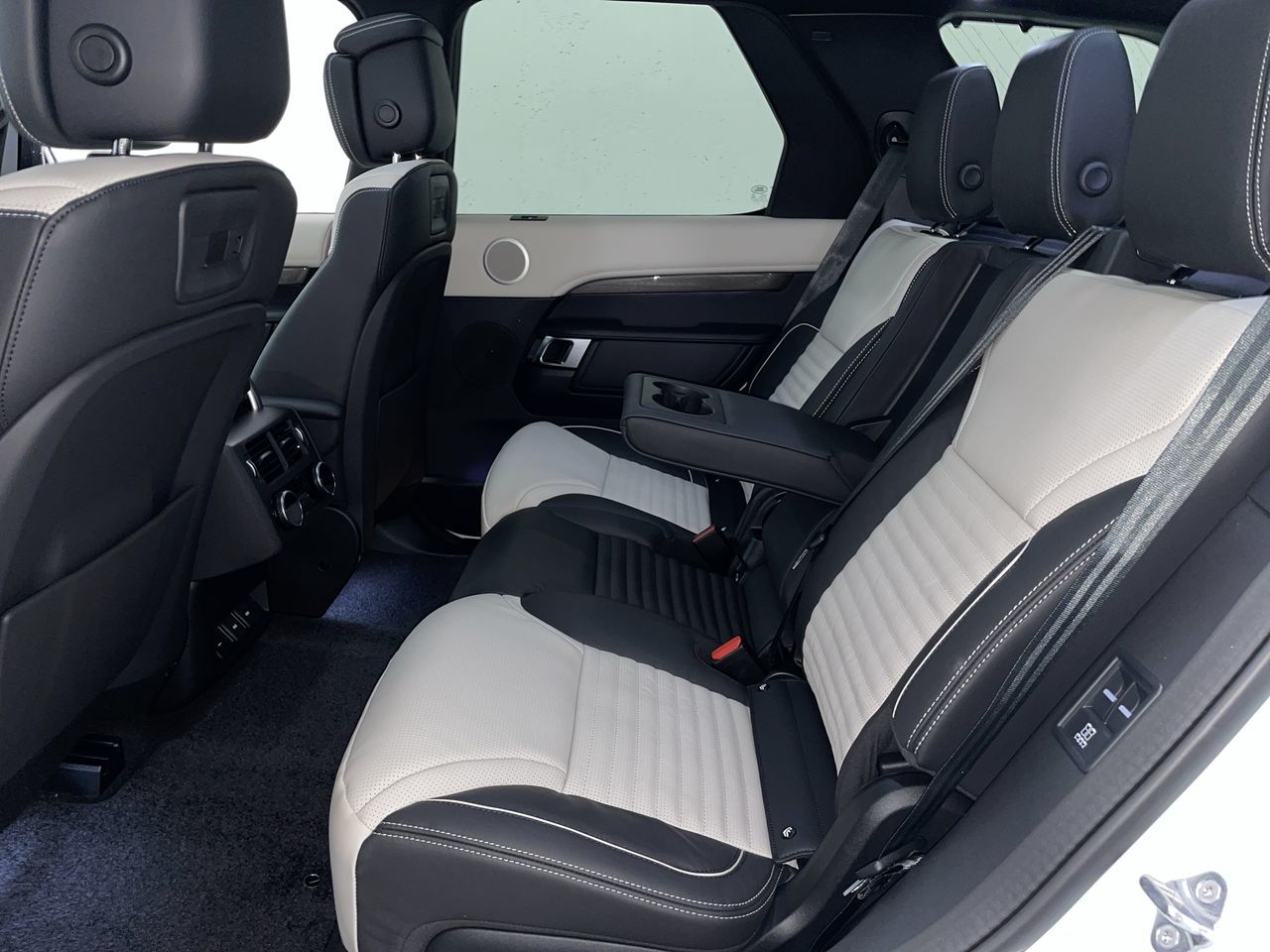 2024 Land Rover Discovery in Vancouver, British Columbia