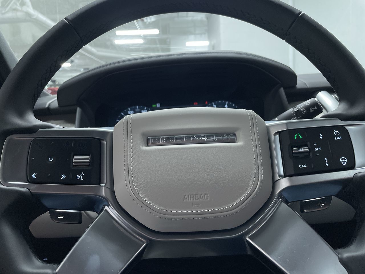 2024 Land Rover Discovery in Vancouver, British Columbia