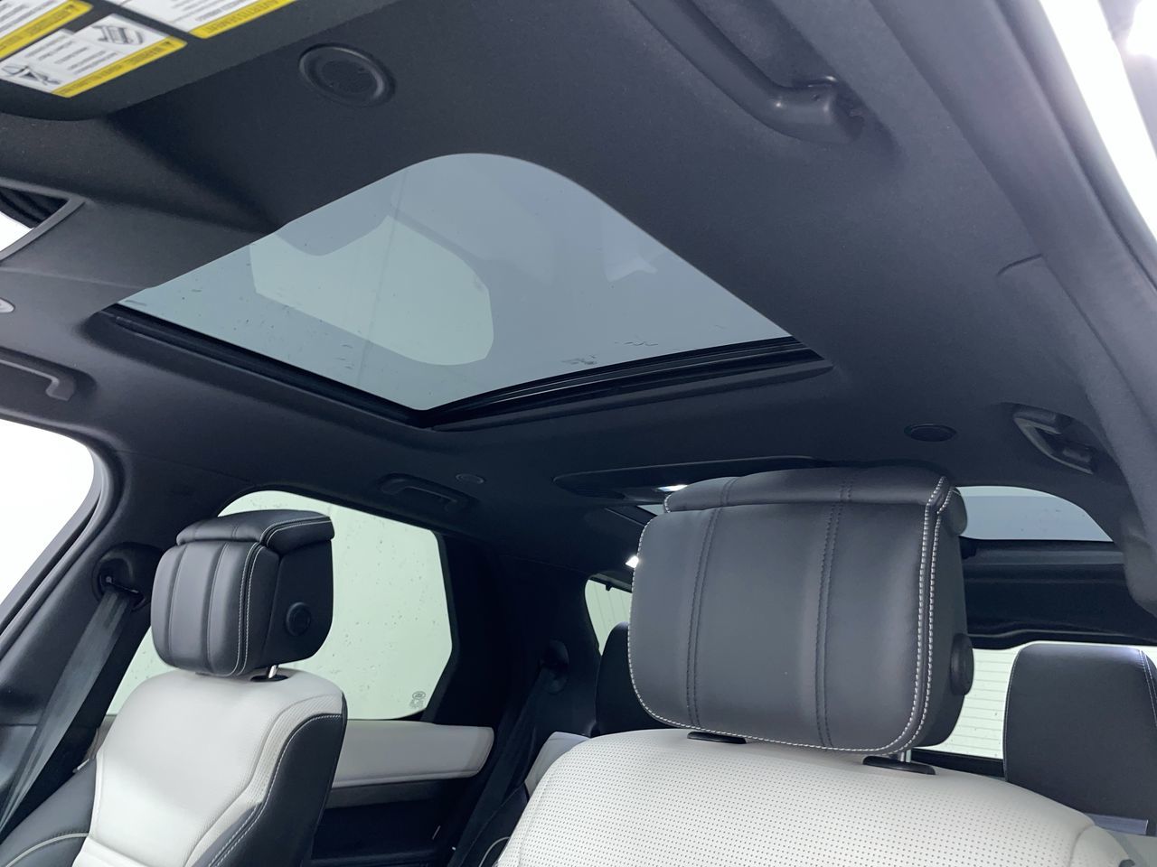 2024 Land Rover Discovery in Vancouver, British Columbia