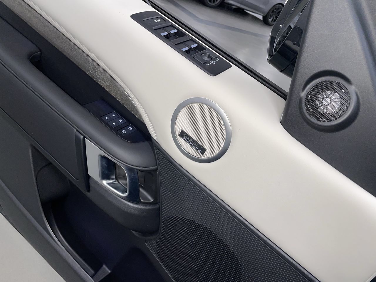 2024 Land Rover Discovery in Vancouver, British Columbia