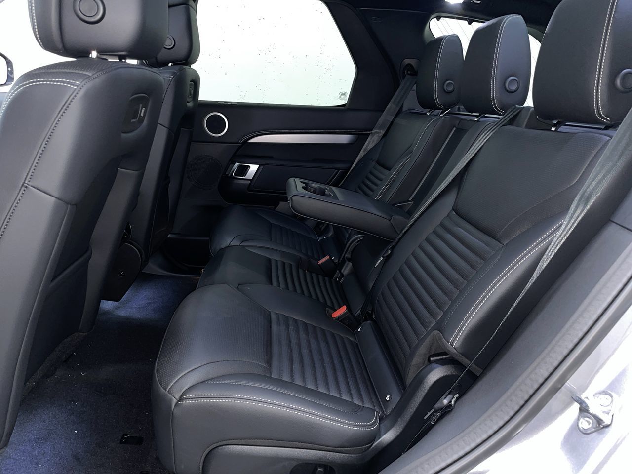 2025 Land Rover Discovery in Vancouver, British Columbia