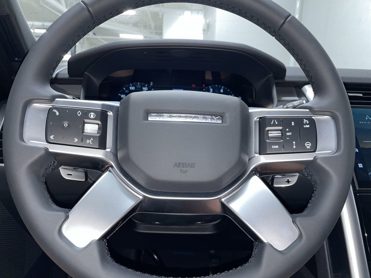2025 Land Rover Discovery in Vancouver, British Columbia