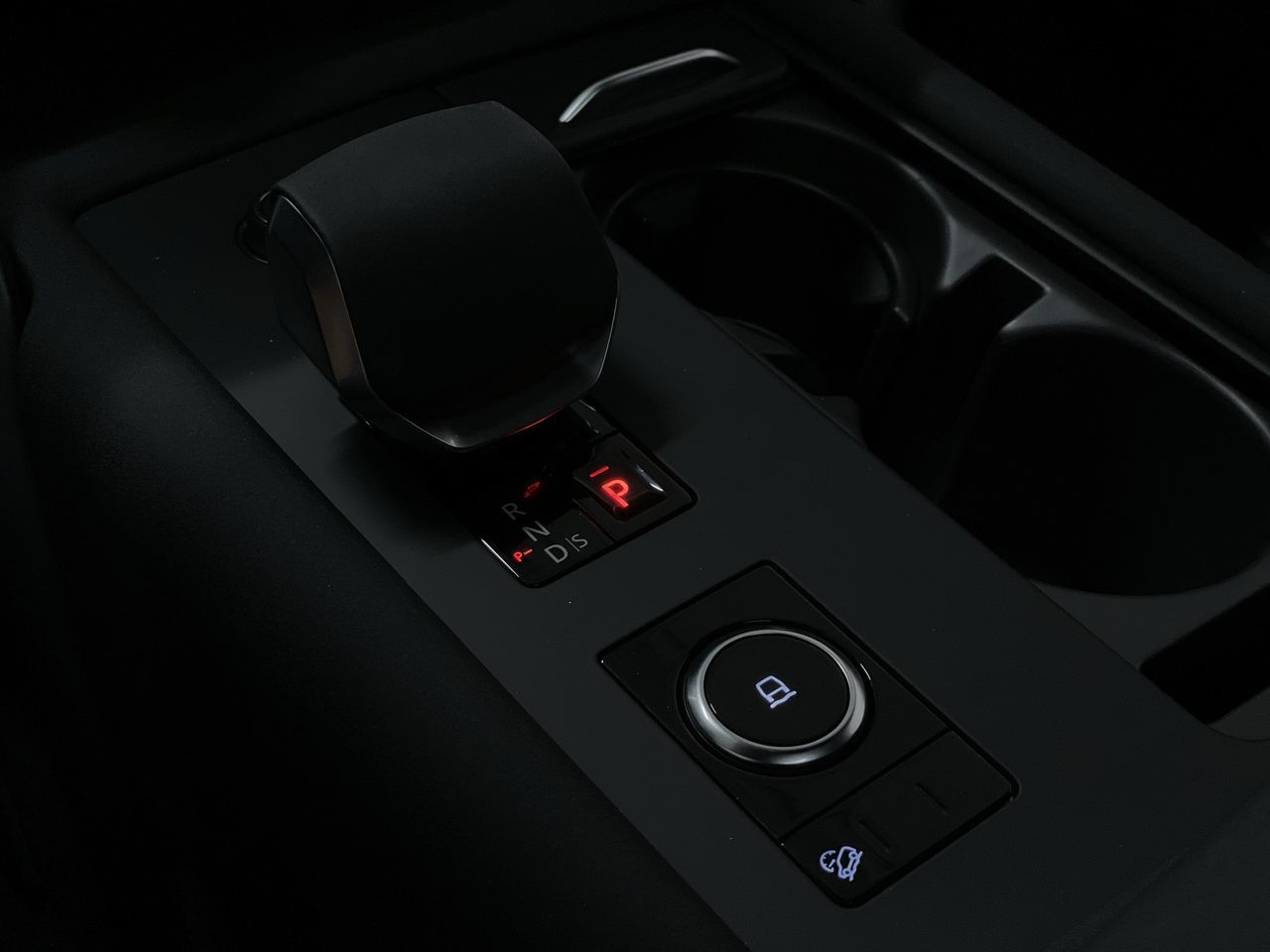 2025 Land Rover Discovery in Vancouver, British Columbia
