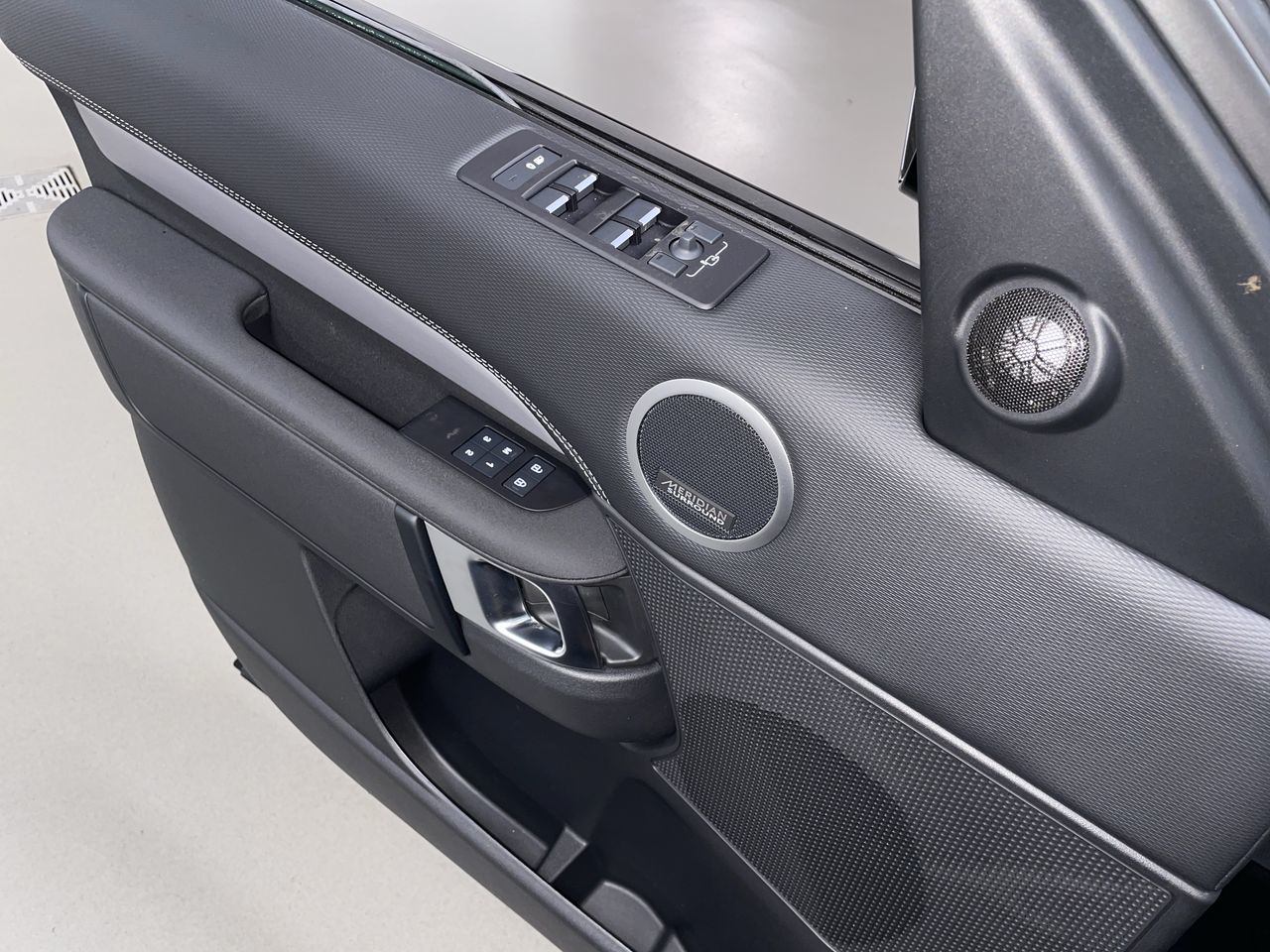 2025 Land Rover Discovery