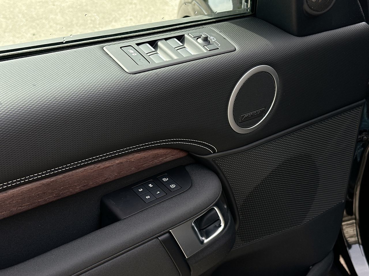2026 Land Rover Discovery