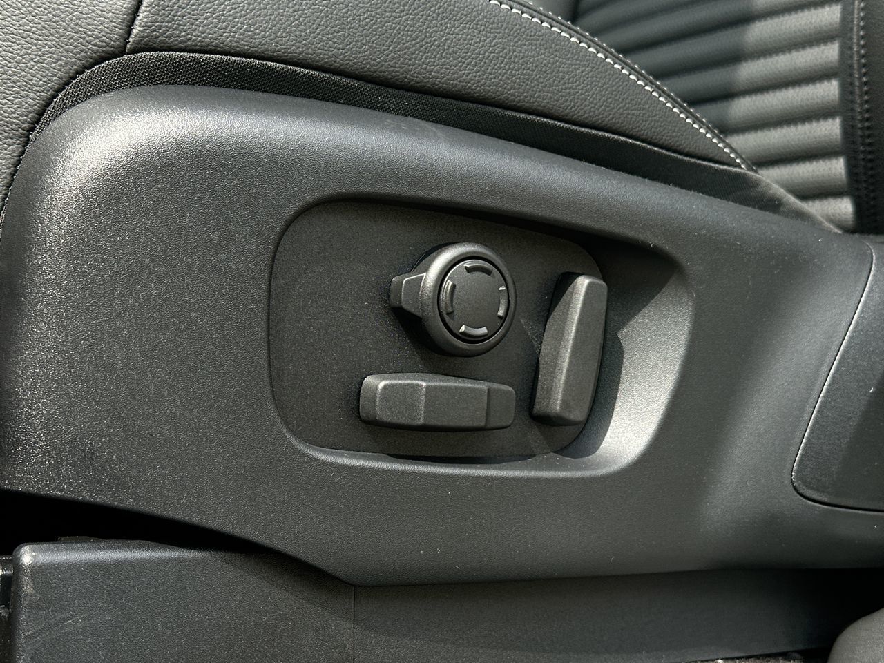 2026 Land Rover Discovery