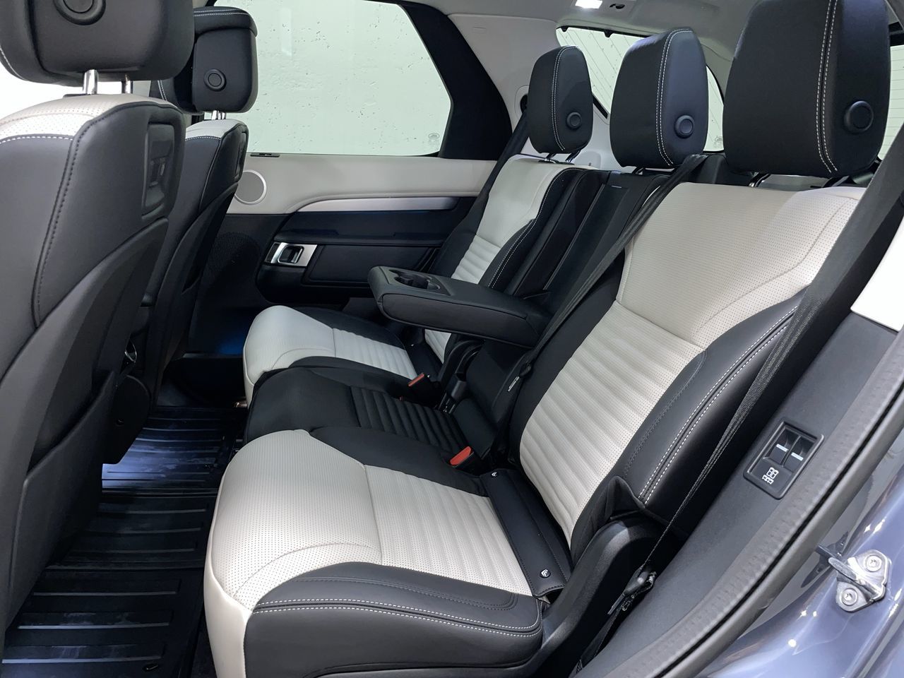 2026 Land Rover Discovery