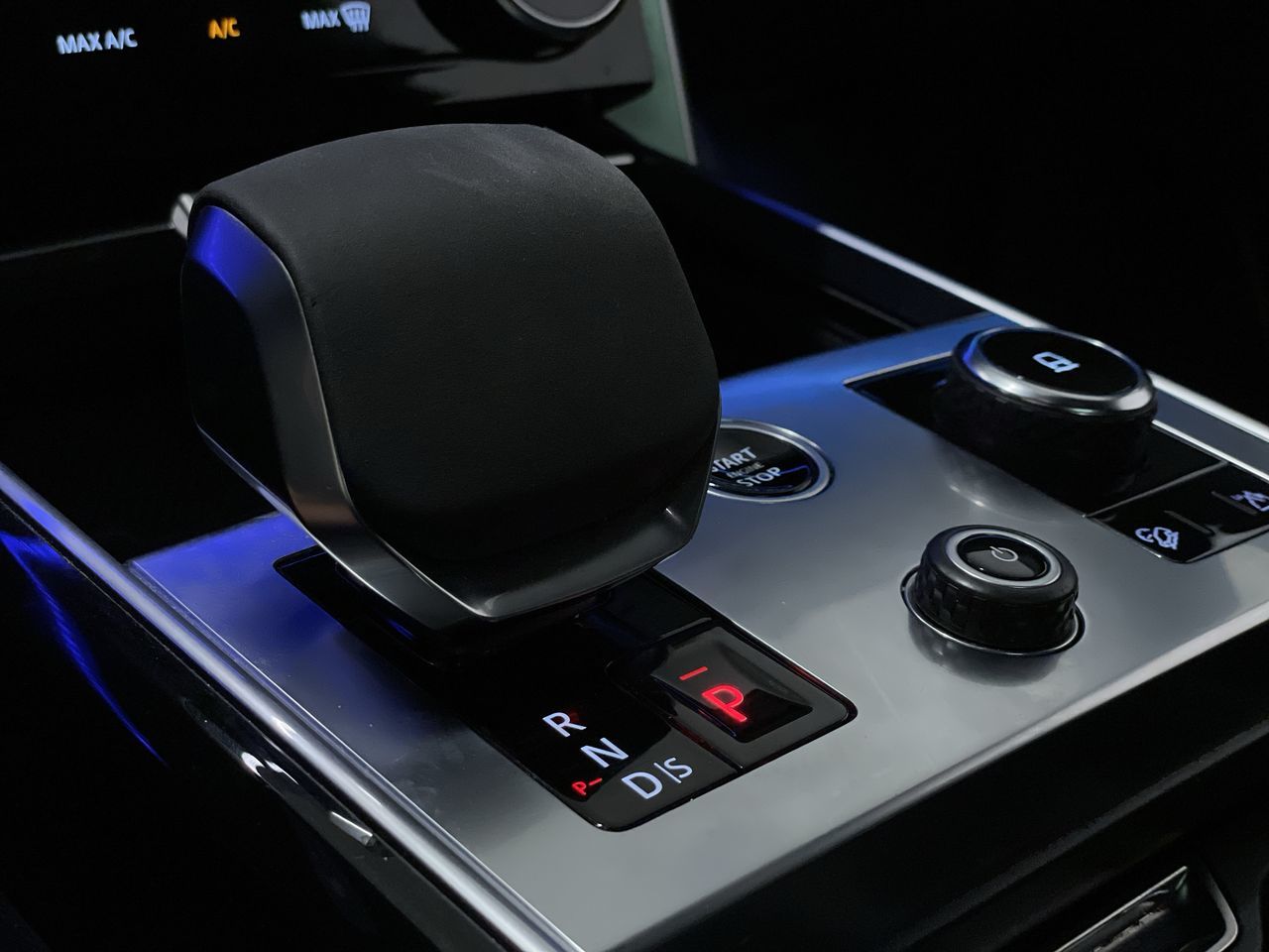 2023  New Range Rover