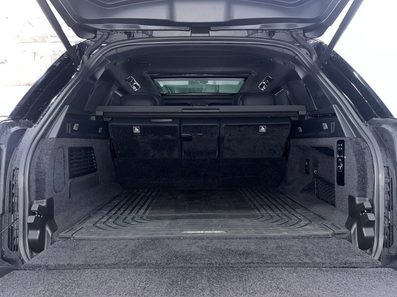 2023  New Range Rover