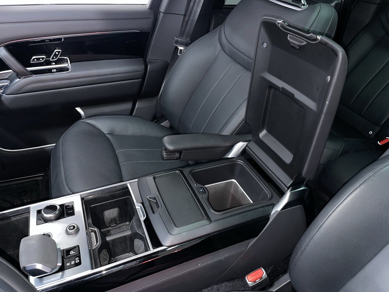 2023  New Range Rover