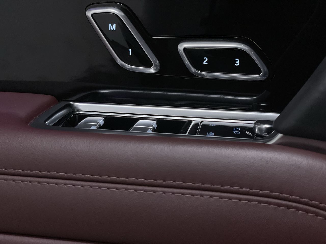 2023  New Range Rover