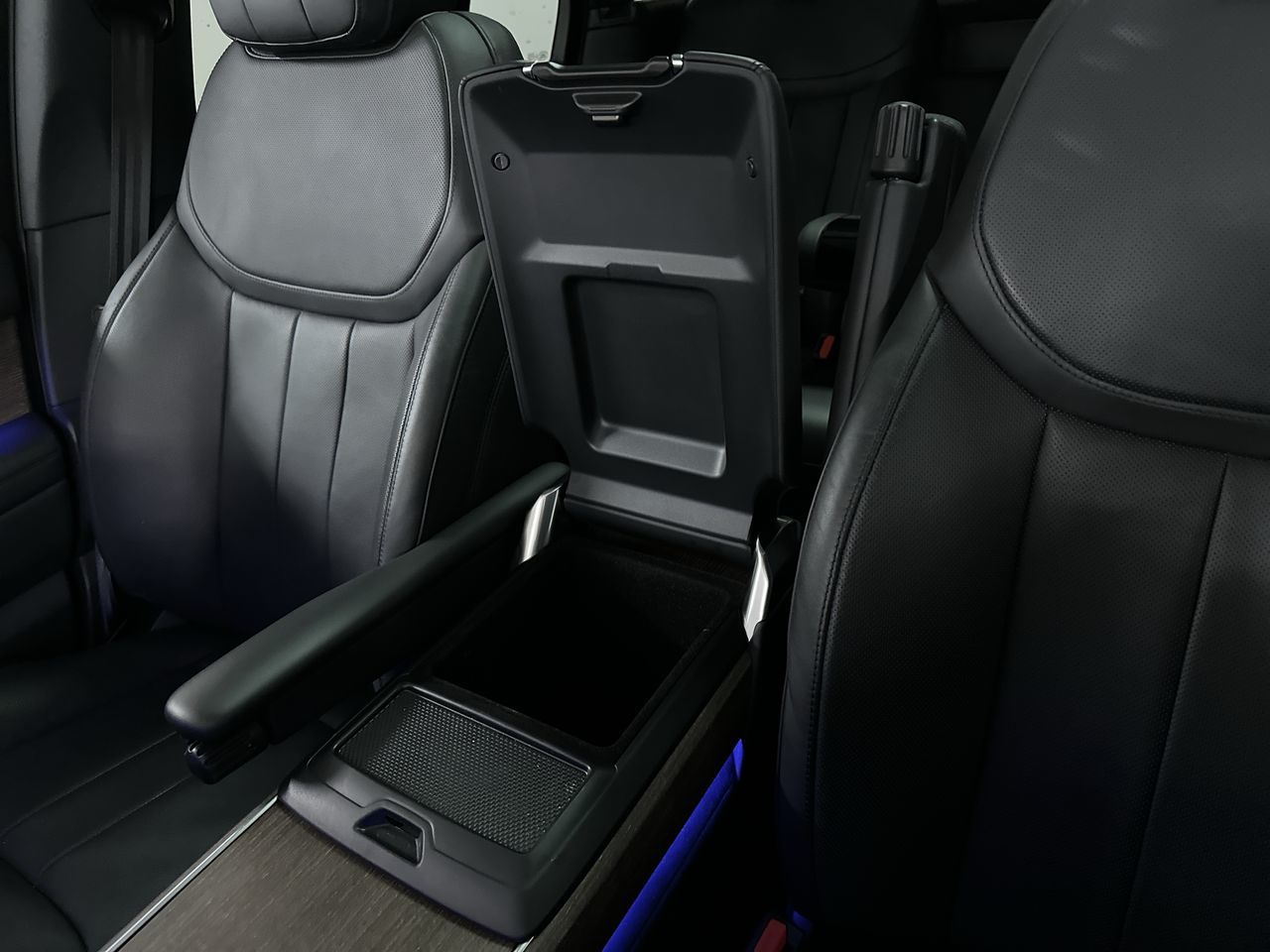 2023  New Range Rover