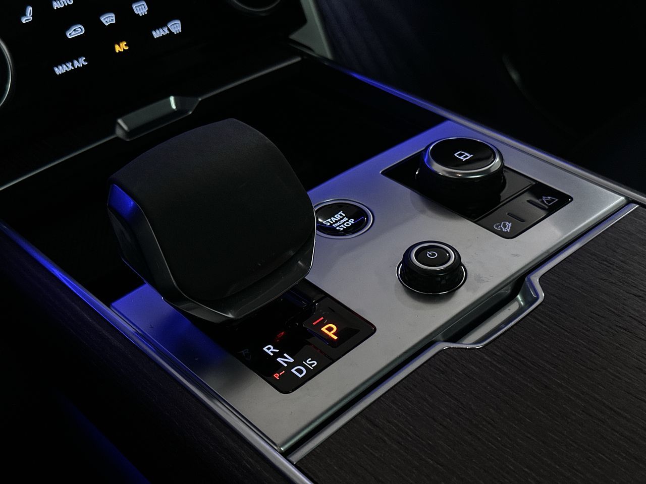 2023  New Range Rover