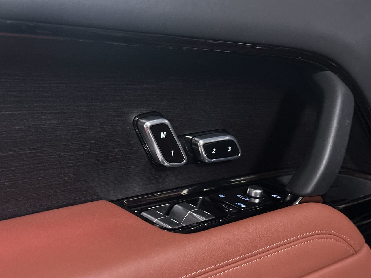 2023  New Range Rover