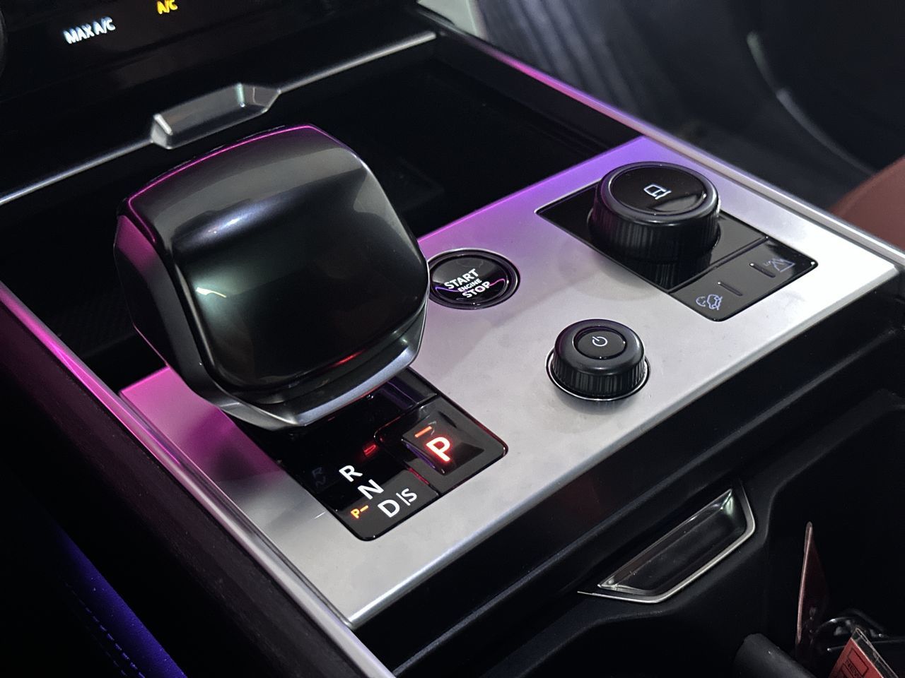 2023  New Range Rover