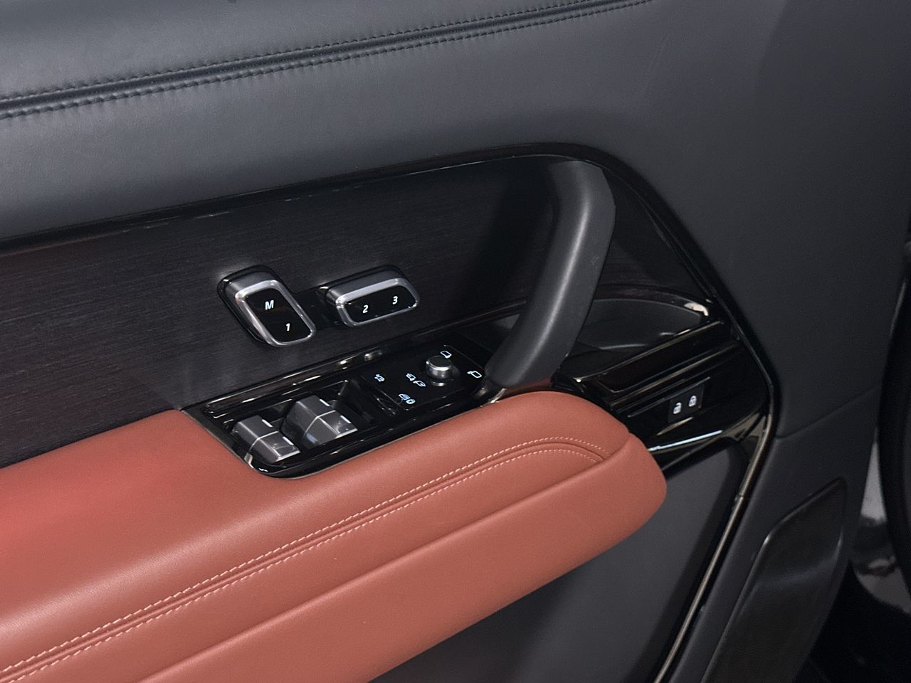 2023  New Range Rover