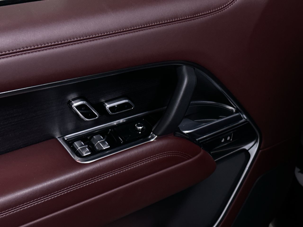 2023  New Range Rover