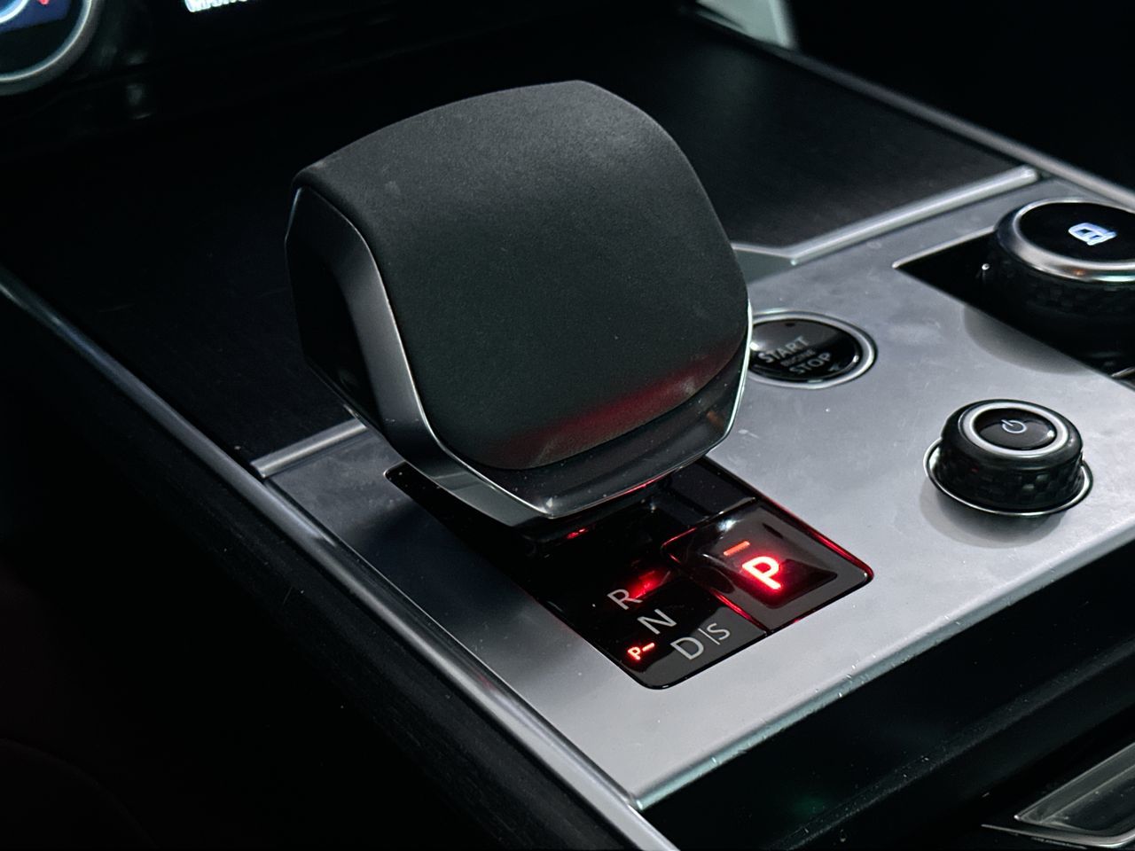 2023  New Range Rover