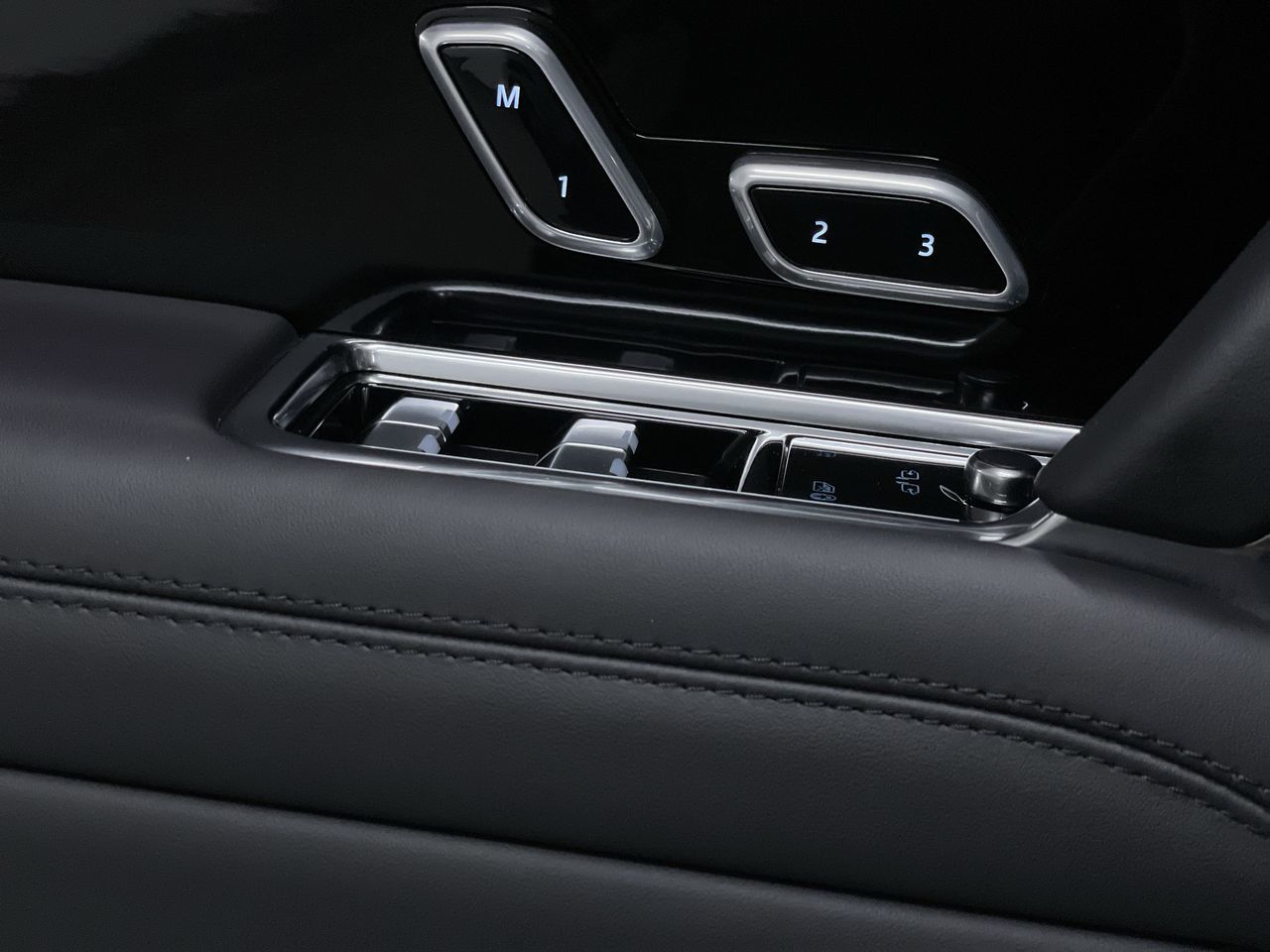 2023  New Range Rover