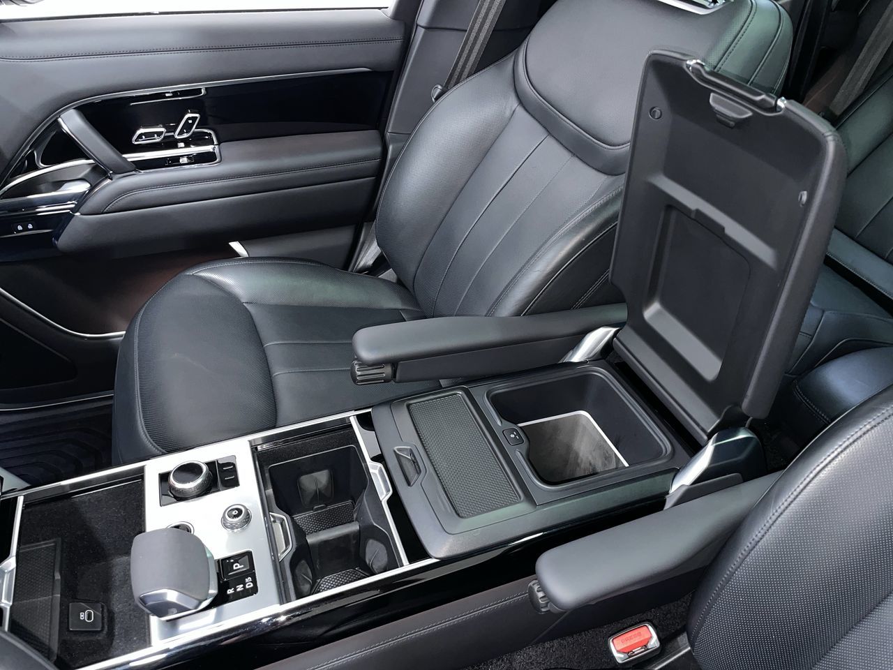 2023  New Range Rover