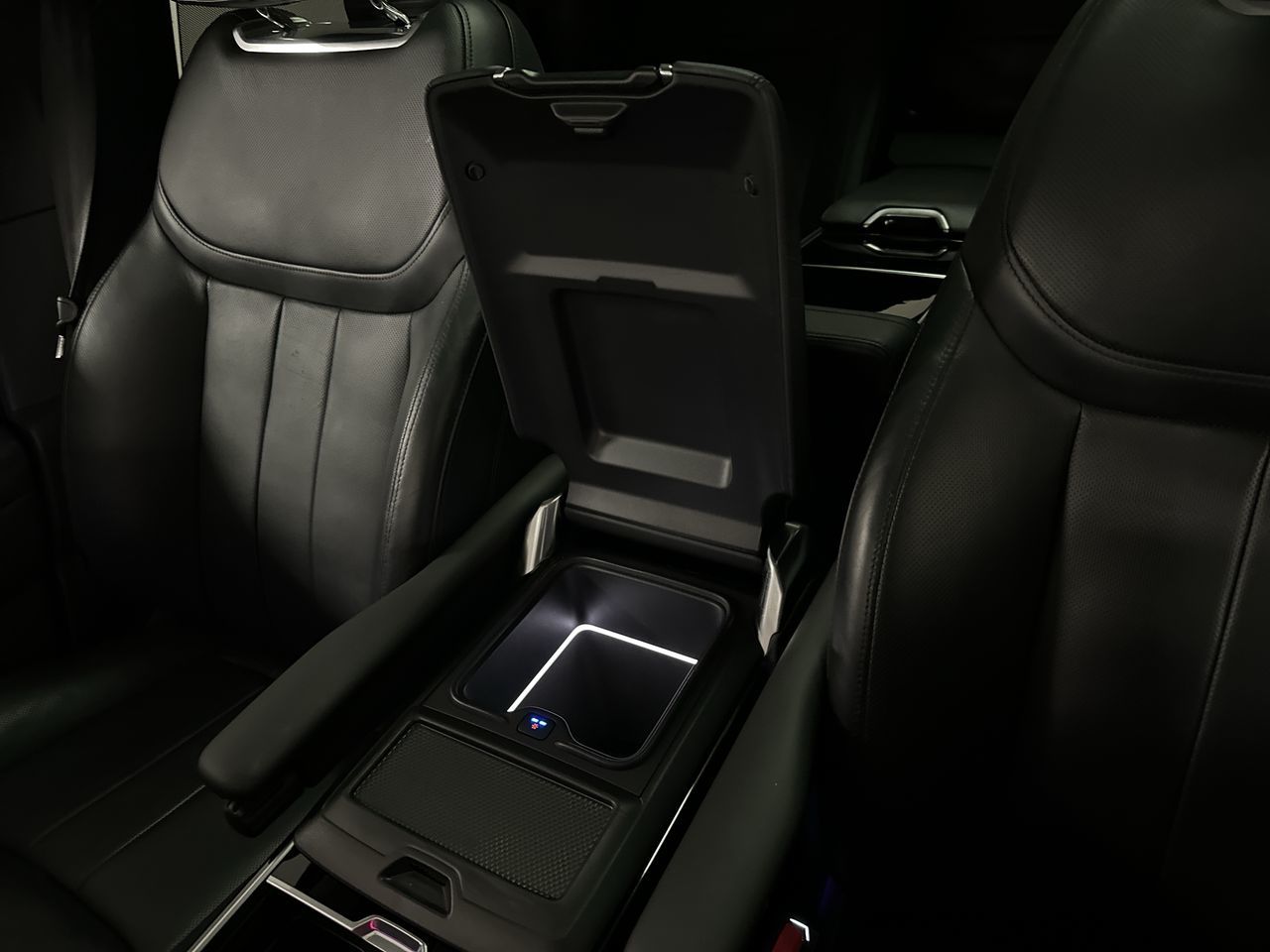 2023  New Range Rover
