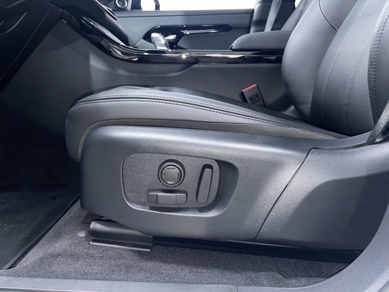2024 Land Rover Range Rover Evoque in Vancouver, British Columbia