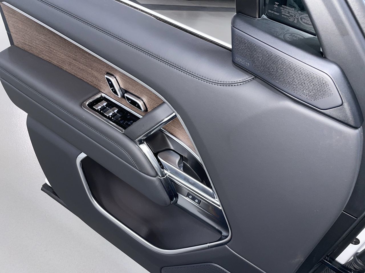 2025 Land Rover Range Rover Mild Hybrid in Vancouver, British Columbia