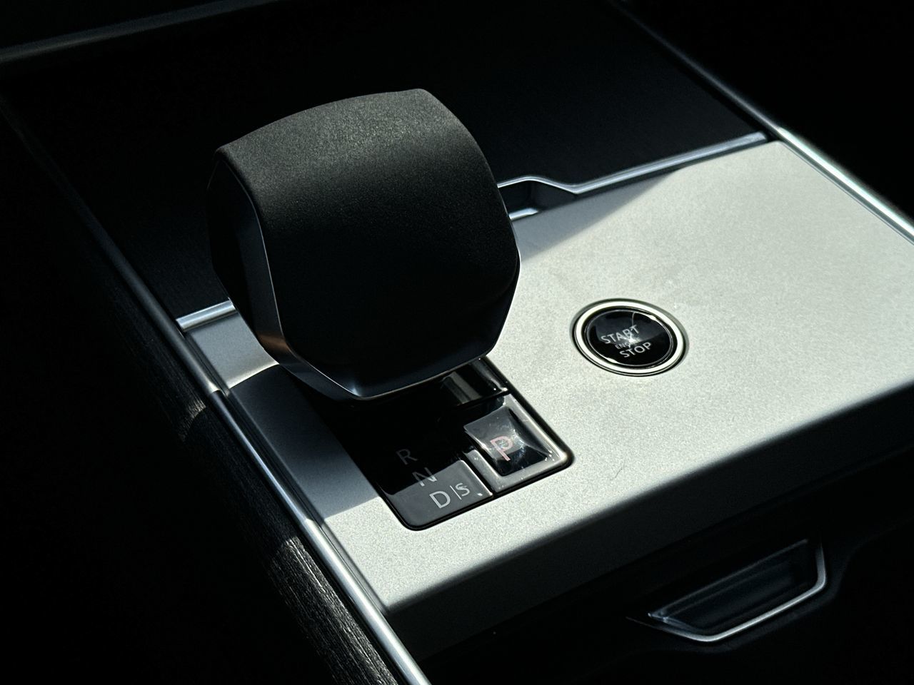 2025  Range Rover Mild Hybrid