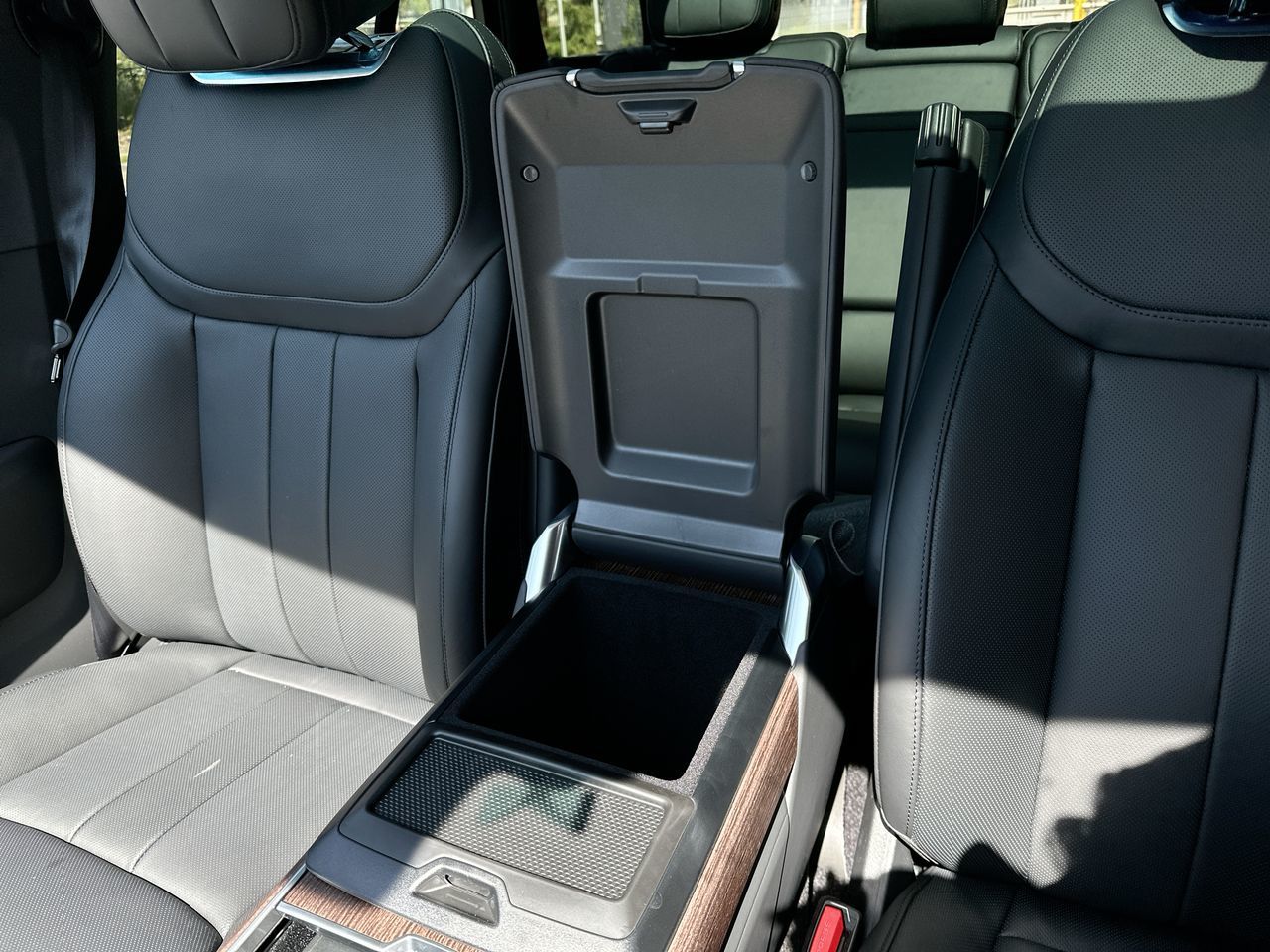 2025 Land Rover RANGE ROVER Plug-in Hybrid in Vancouver, British Columbia