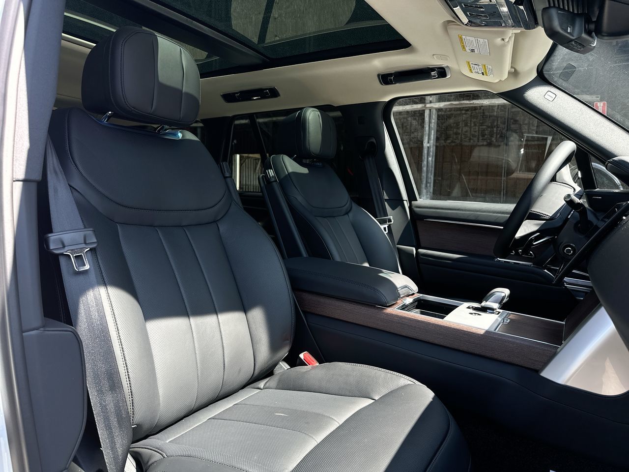 2025 Land Rover RANGE ROVER Plug-in Hybrid in Vancouver, British Columbia