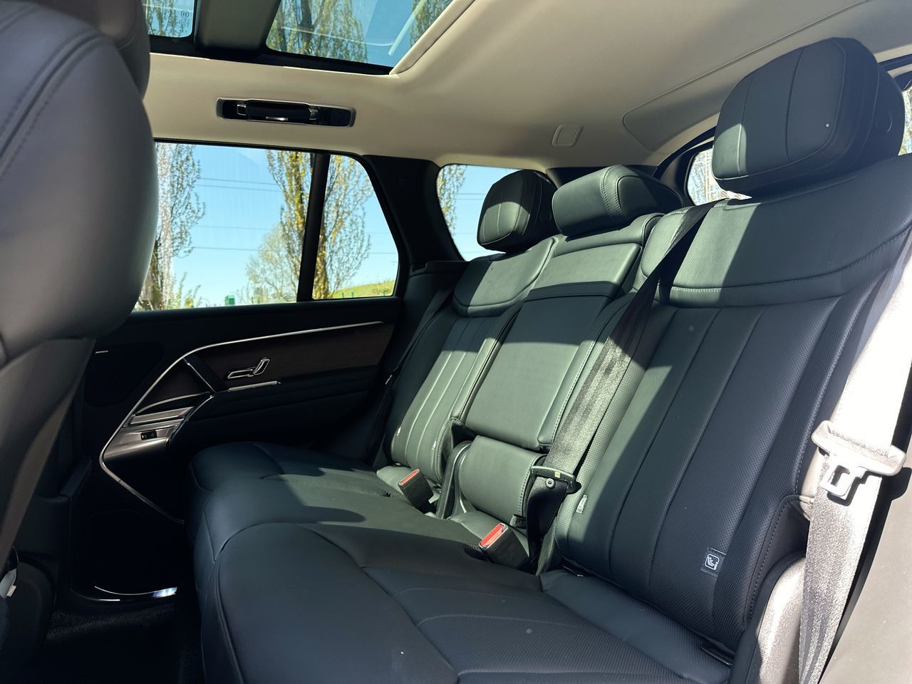 2025 Land Rover RANGE ROVER Plug-in Hybrid in Vancouver, British Columbia