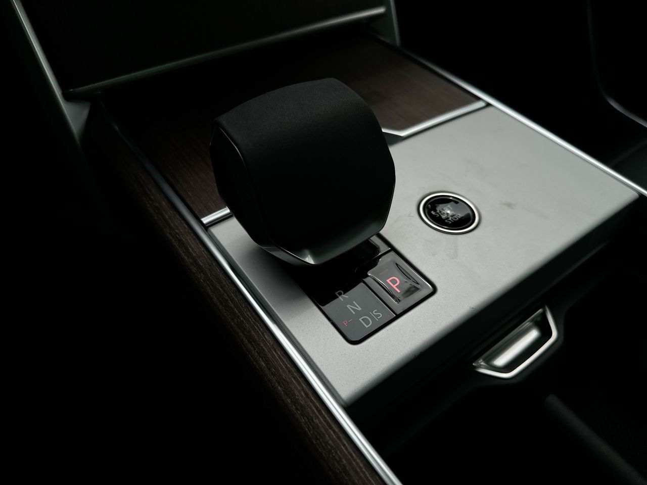 2025 Land Rover RANGE ROVER Plug-in Hybrid in Vancouver, British Columbia