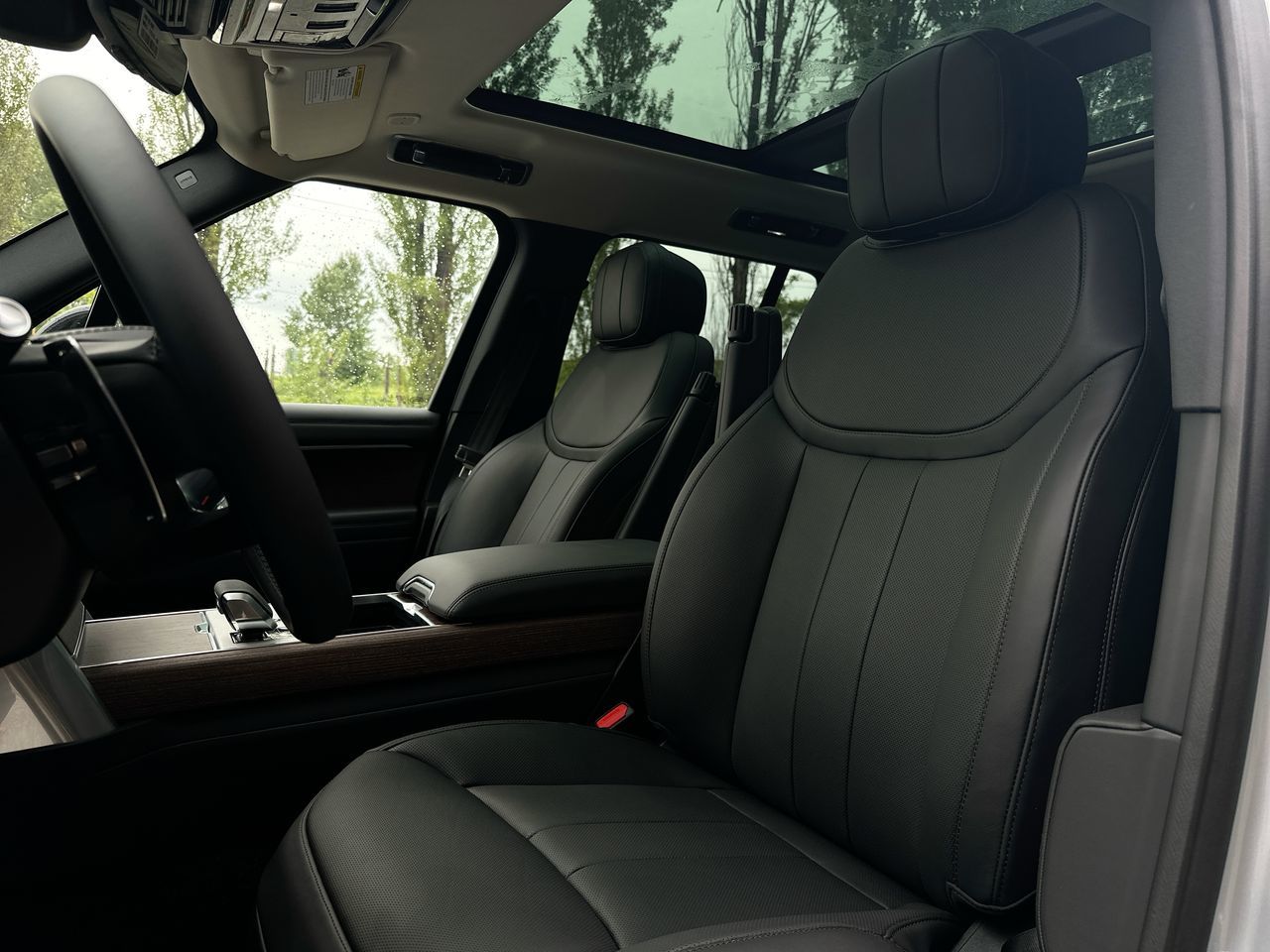 2025 Land Rover RANGE ROVER Plug-in Hybrid in Vancouver, British Columbia