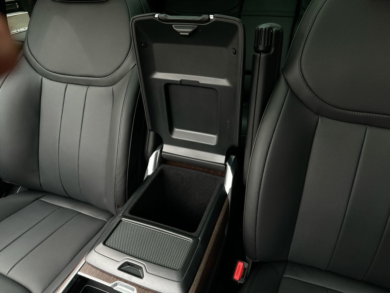 2025 Land Rover RANGE ROVER Plug-in Hybrid in Vancouver, British Columbia