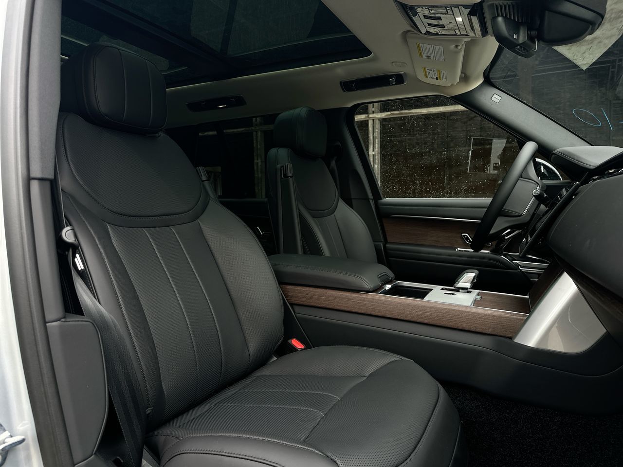 2025 Land Rover RANGE ROVER Plug-in Hybrid in Vancouver, British Columbia