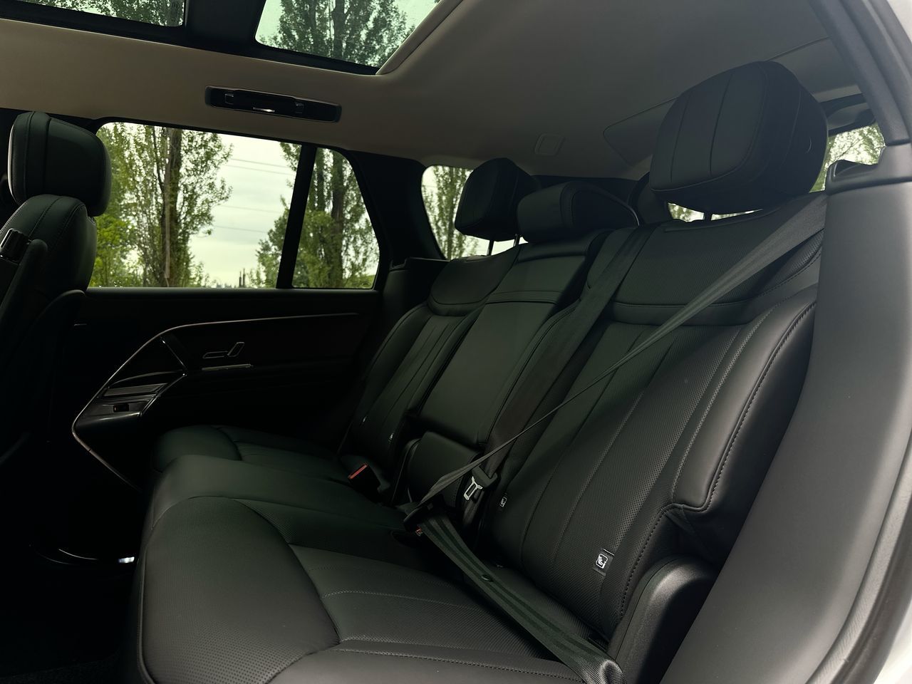 2025 Land Rover RANGE ROVER Plug-in Hybrid in Vancouver, British Columbia