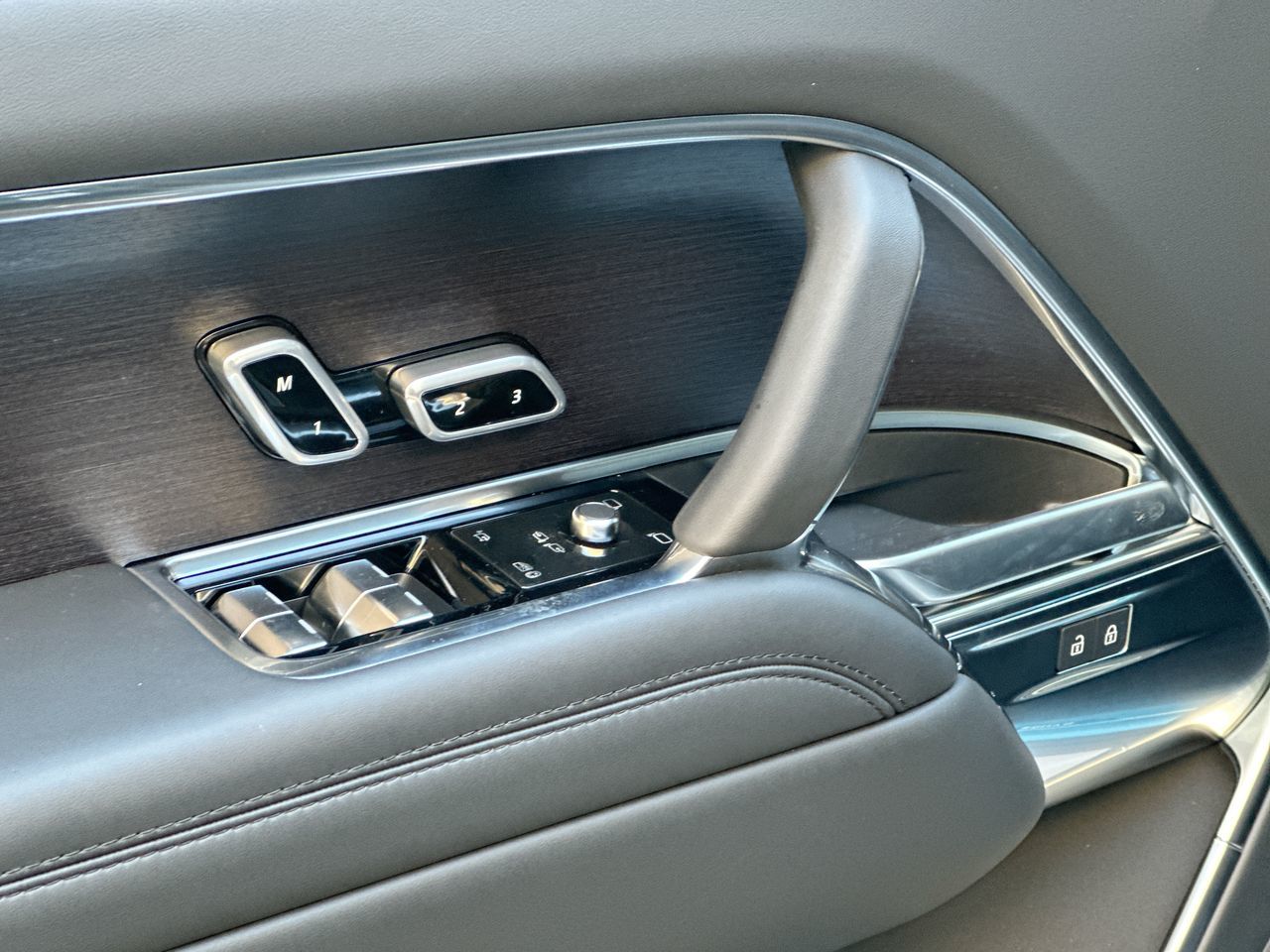 2025  Range Rover Plug-in Hybrid