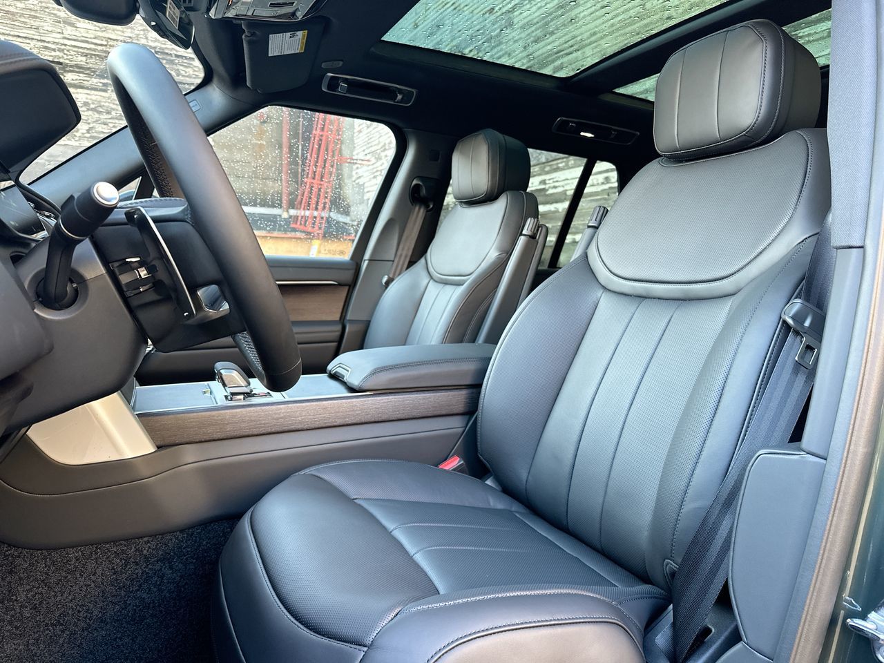 2025 Land Rover RANGE ROVER Plug-in Hybrid in Vancouver, British Columbia