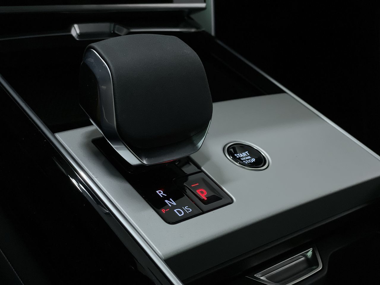 2025  Range Rover Plug-in Hybrid