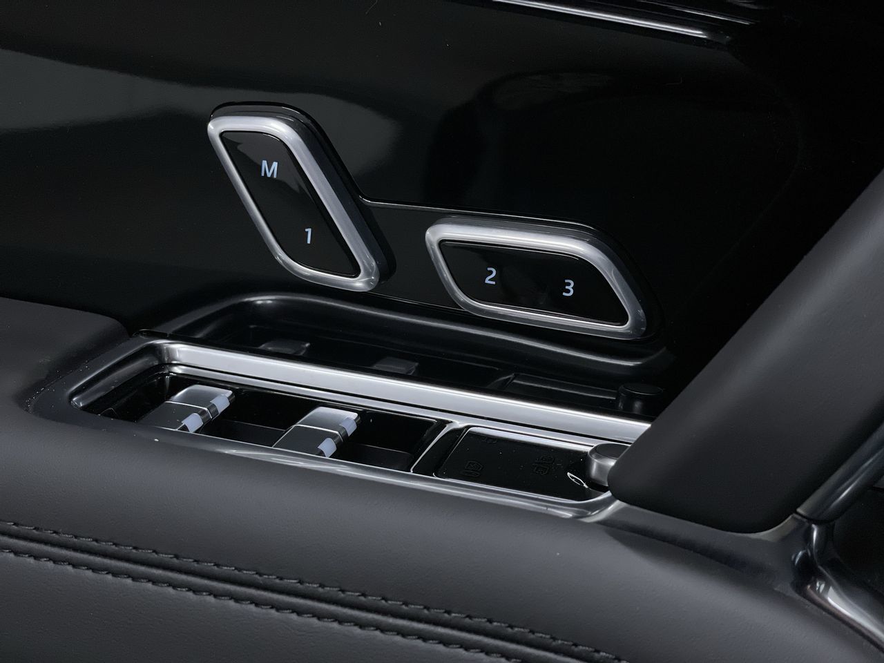 2025  Range Rover Plug-in Hybrid