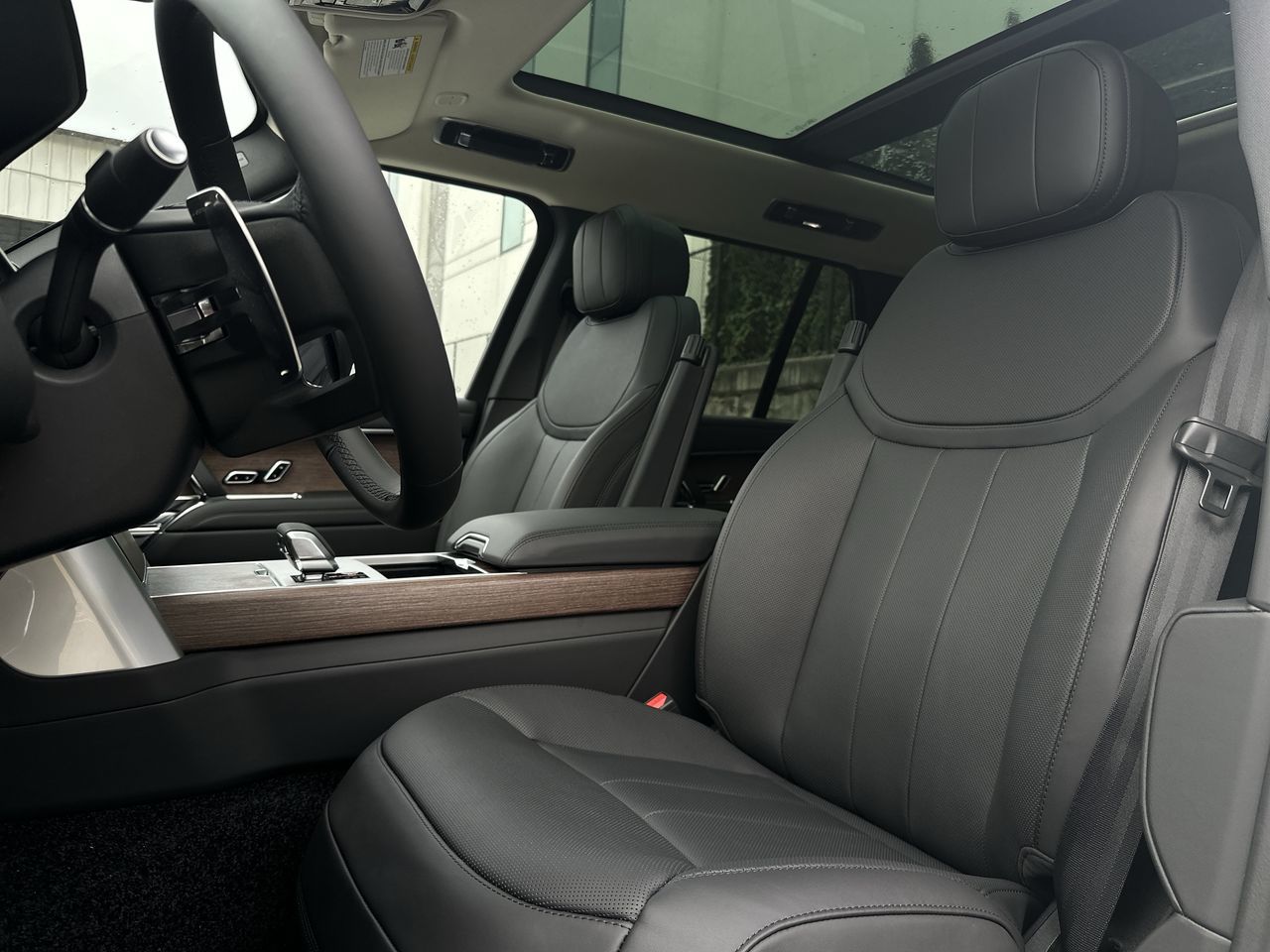 2025 Land Rover Range Rover Plug-in Hybrid in Vancouver, British Columbia