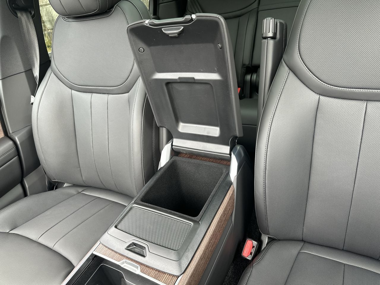 2025 Land Rover Range Rover Plug-in Hybrid in Vancouver, British Columbia