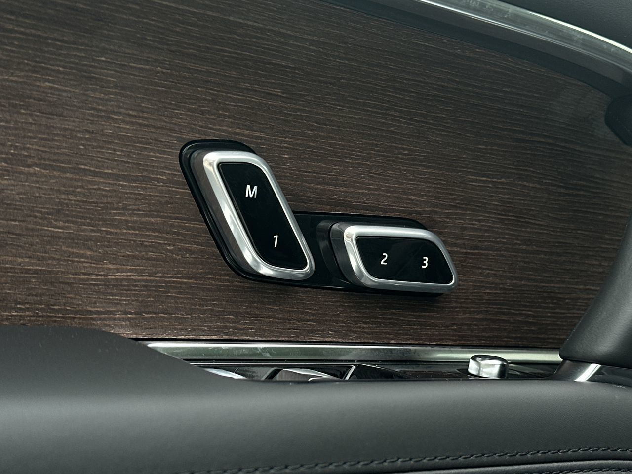 2025 Land Rover Range Rover Plug-in Hybrid in Vancouver, British Columbia