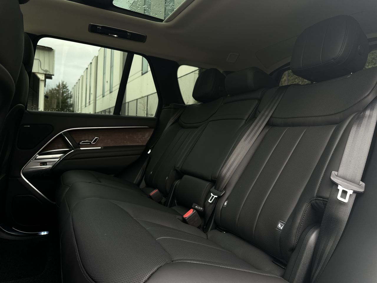 2025 Land Rover Range Rover Plug-in Hybrid in Vancouver, British Columbia