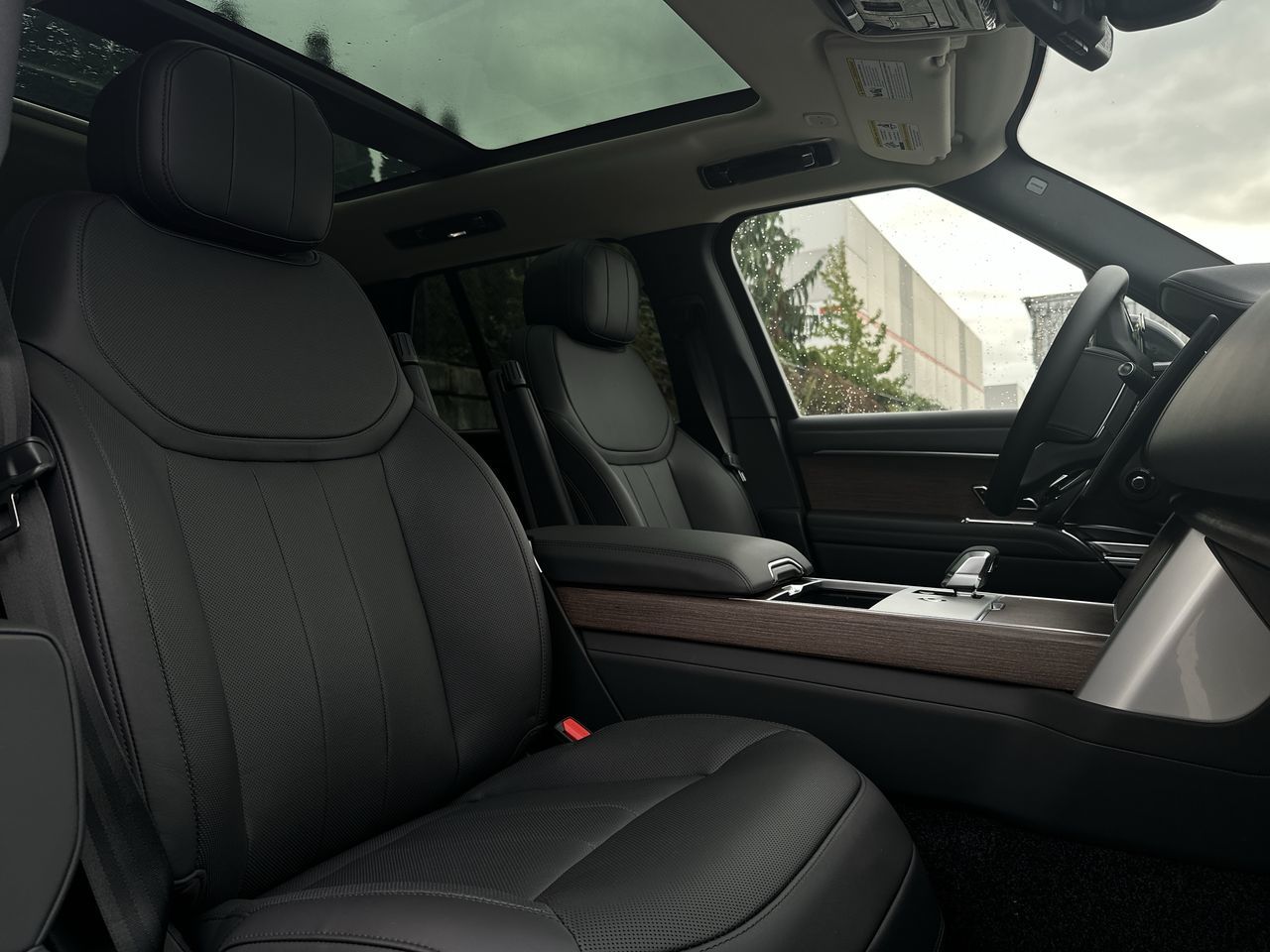 2025 Land Rover Range Rover Plug-in Hybrid in Vancouver, British Columbia